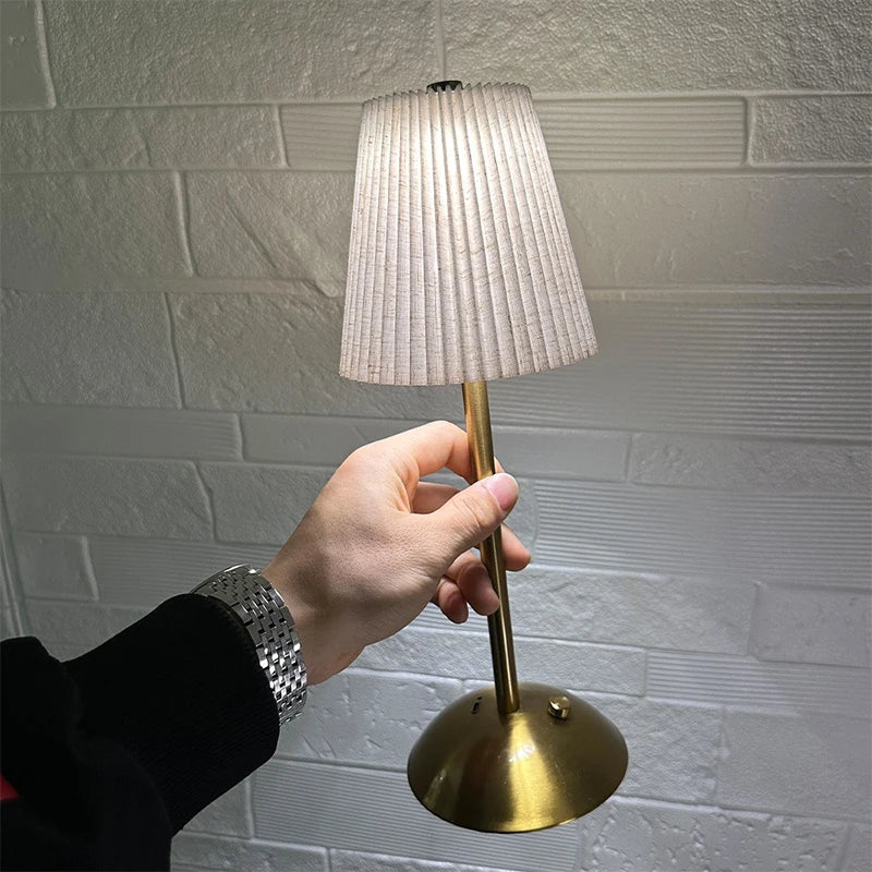 Plissélia | Lampe de table plissée rechargeable