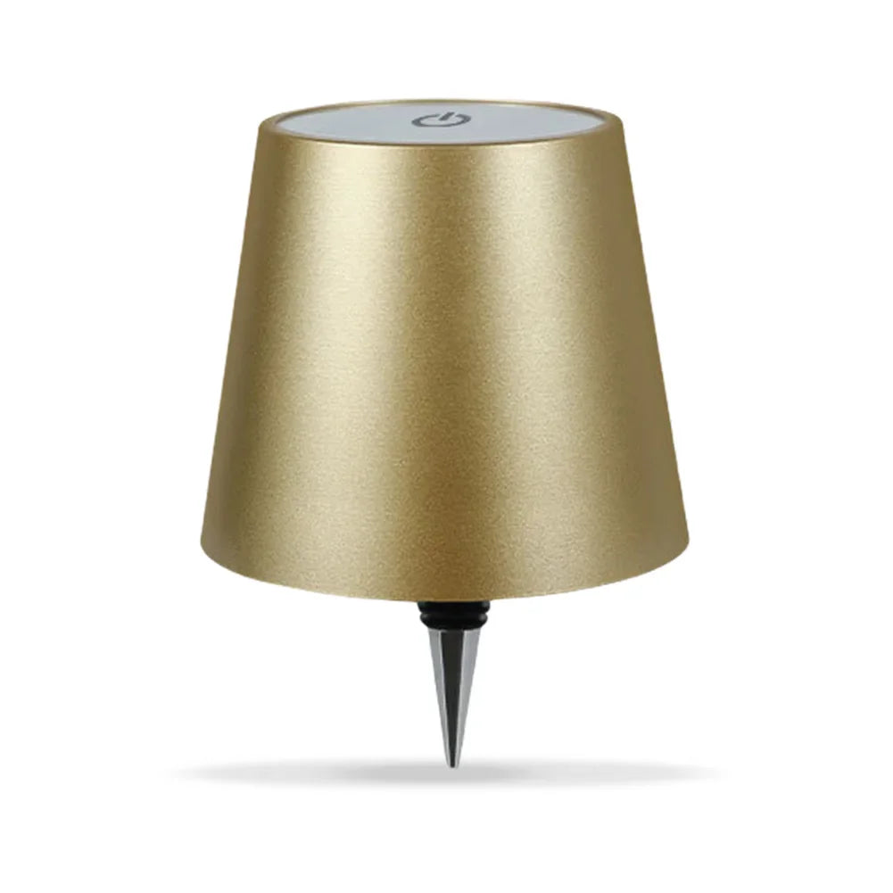Lampe pour bouteille Vinea dorée, vue de face sur fond blanc.