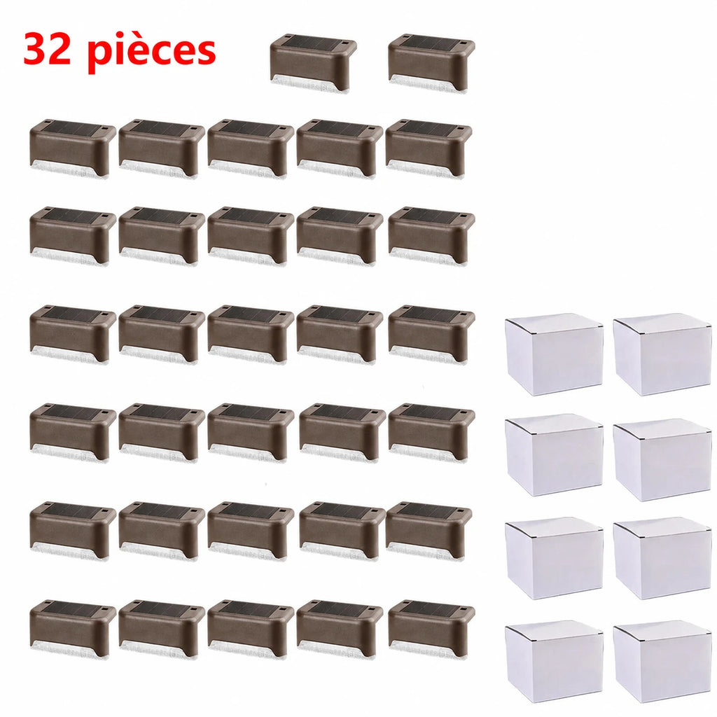 Montage de lampes Rivage brunes et de boîtes blanches avec la mention 32 pièces.