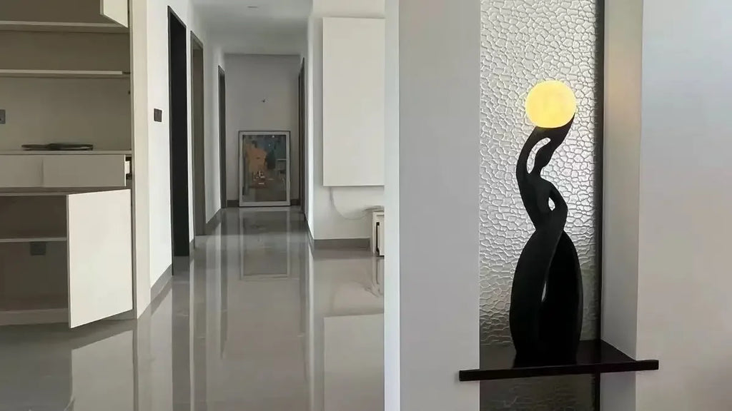 Lampe sculpturale à globe — 82 cm