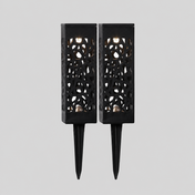 Duo de lampes solaires Albelle noires ajourées avec leurs deux piquets — arrière-plan gris retouché.