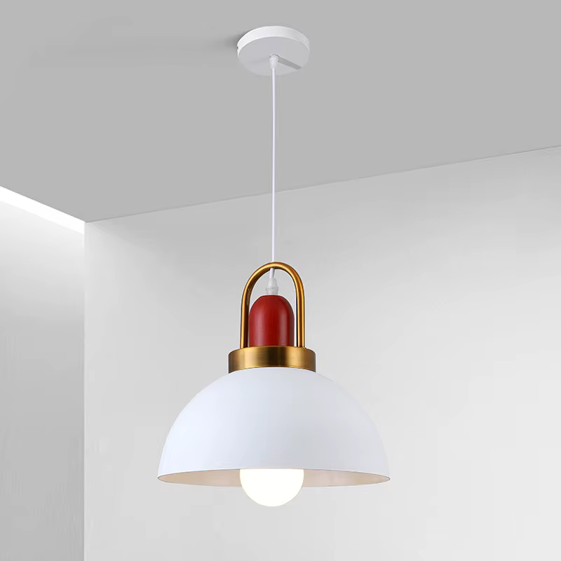 Aveline blanche, suspension à dôme métallique avec détail central rouge, arceau doré, câble et rosace blancs ; photo du fournisseur 1005012696296534.