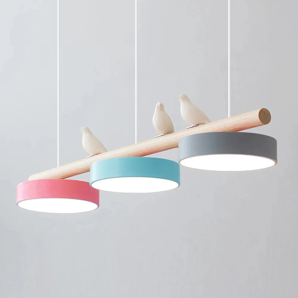 Aviara — câble blanc et abat-jours rose, bleu et gris