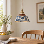 Bleuet — coin repas ; ambiance illustrative créée à partir des références du modèle. Décor non inclus ; ampoule non incluse.