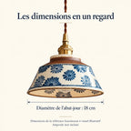Bleuet — Lire les dimensions documentées du modèle dans un visuel net. Création illustrative fondée sur les références du modèle ; décor et ampoule non inclus.