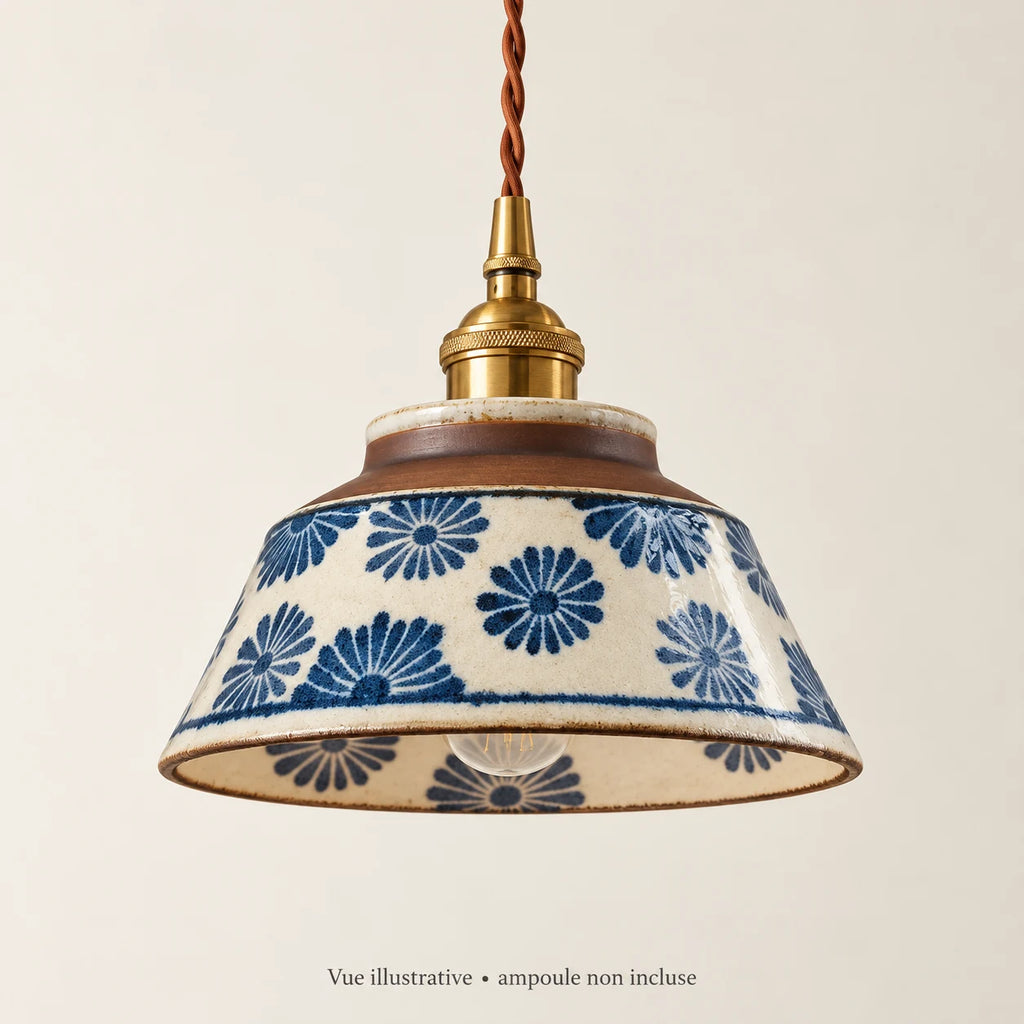 Bleuet — Isoler la silhouette entière et le motif. Création illustrative fondée sur les références du modèle ; décor et ampoule non inclus.