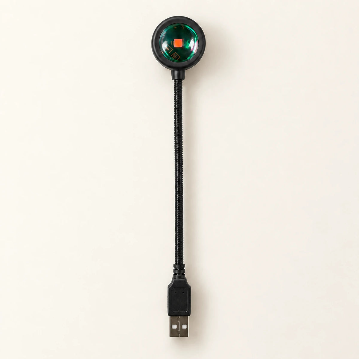 Lampe USB noire entière : tête ronde, col fin et prise USB-A directe.
