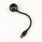 Vue entière de la lampe avec le col courbé et sa prise USB-A.