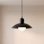 Caléria, abat-jour noir, col noir