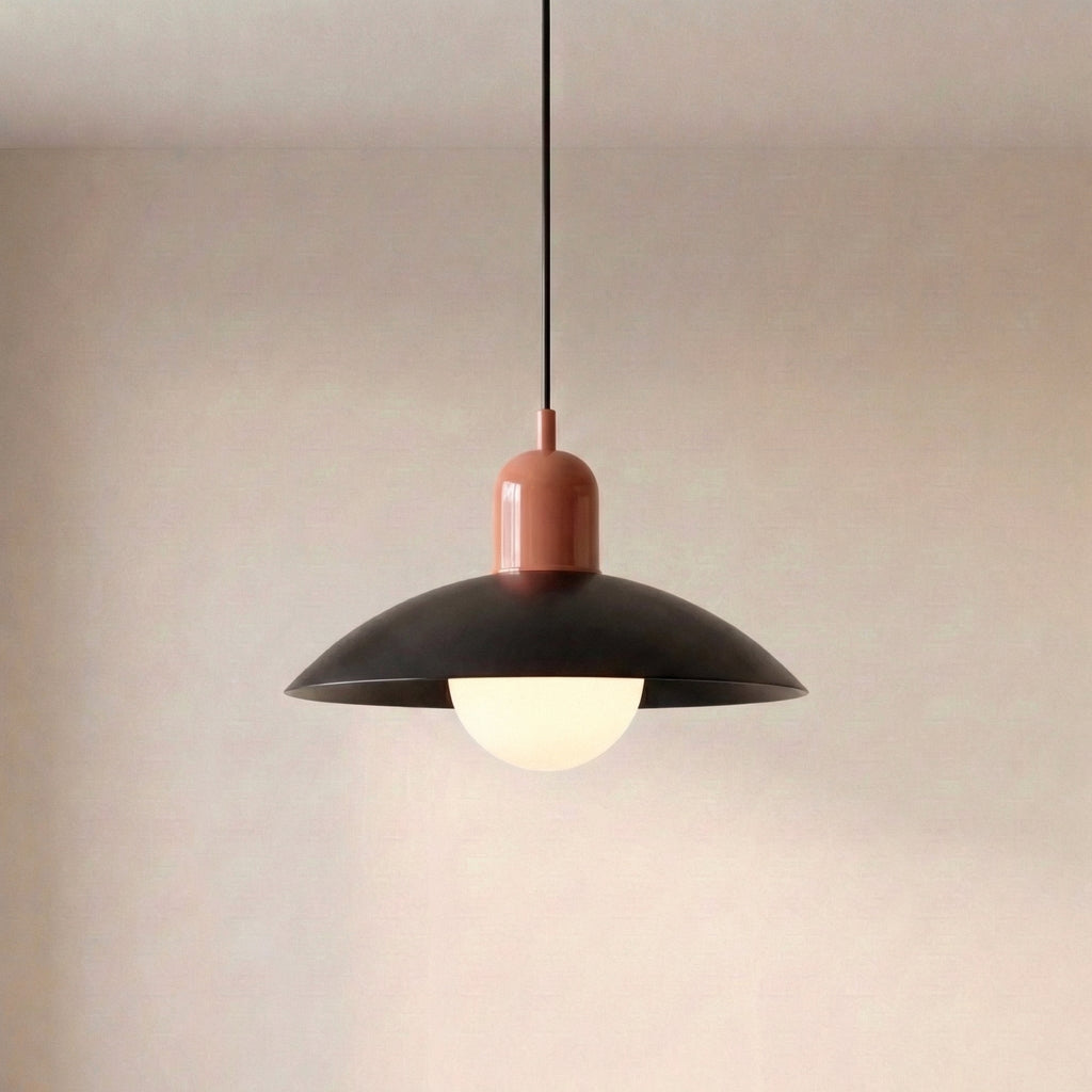 Caléria, abat-jour noir, col rose