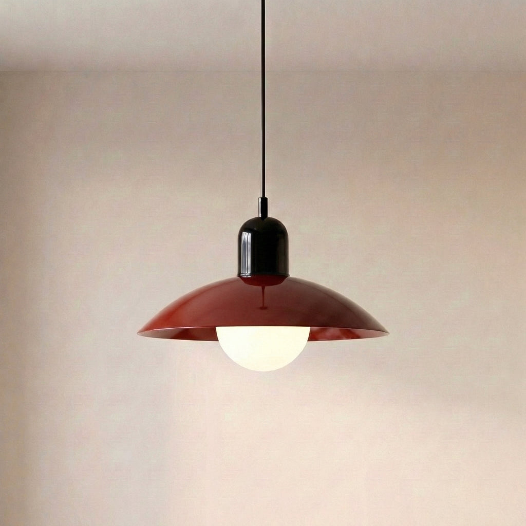 Caléria, abat-jour rouge, col noir