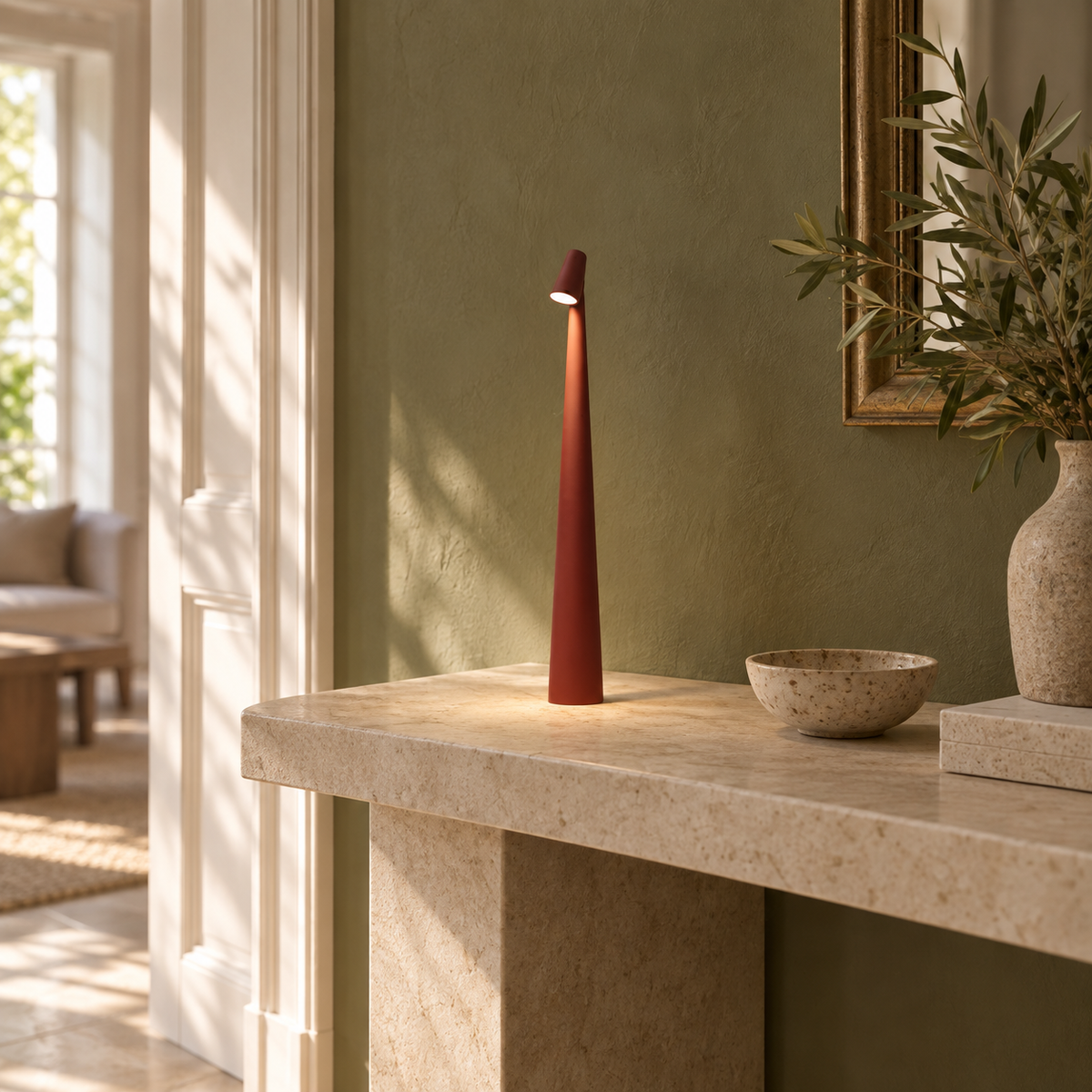 Clévara rouge 35 cm — mise en scène générée : entrée