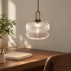 Cotelee dans un décor bureau noyer