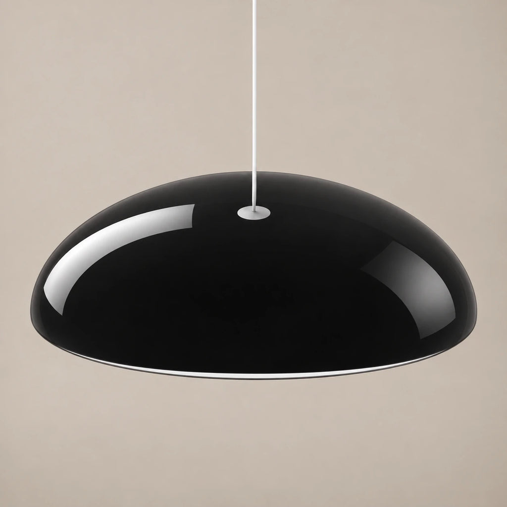 Suspension dôme noire : vue de la coque et de l’entrée du câble.