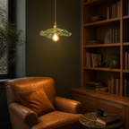 Éranthia Vert, suspension florale dans un coin lecture à la maison