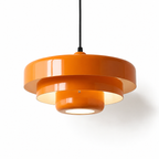 Suspension Eva orange sur fond clair