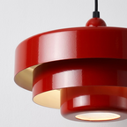 Détail de la suspension Eva rouge