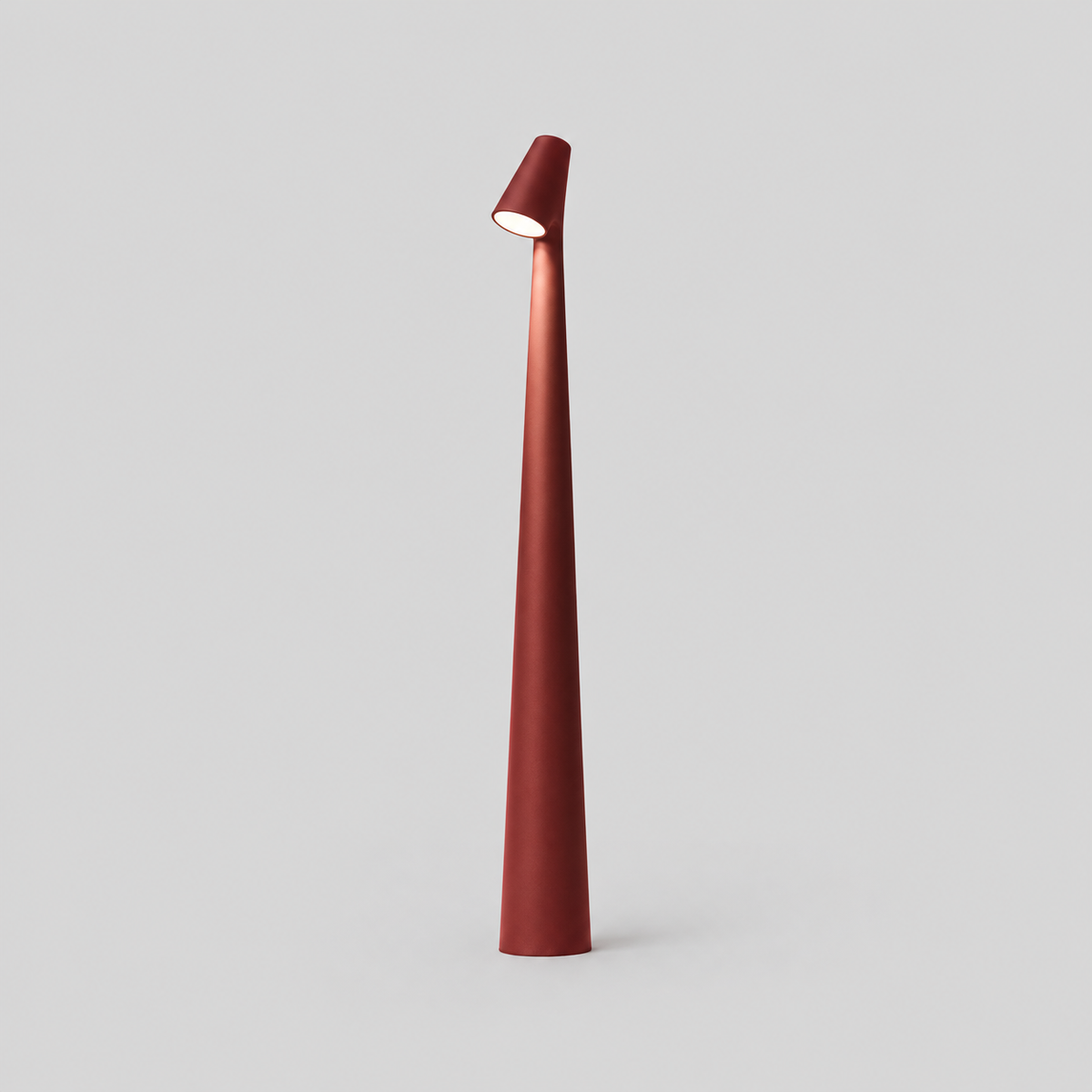 Clévara | Lampe de table — produit isolé sur fond gris, arrière-plan retouché.
