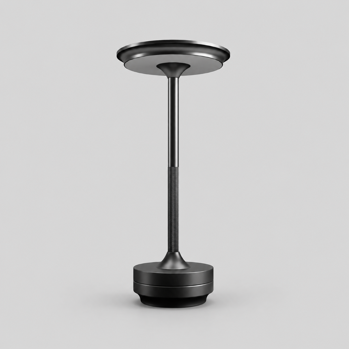 Rétalis | Lampe de table sans fil à intensité réglable — produit isolé sur fond gris, arrière-plan retouché.