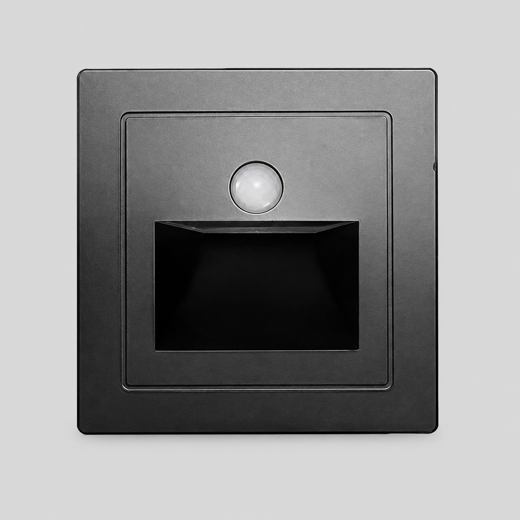 Palier | Éclairage d’escalier — produit isolé sur fond gris, arrière-plan retouché.