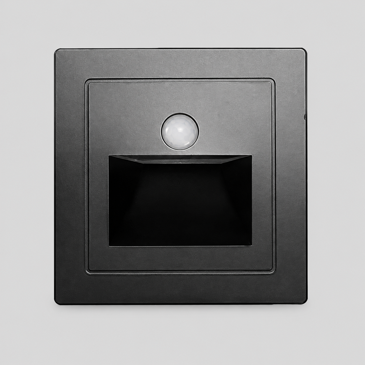 Palier | Éclairage d’escalier — produit isolé sur fond gris, arrière-plan retouché.