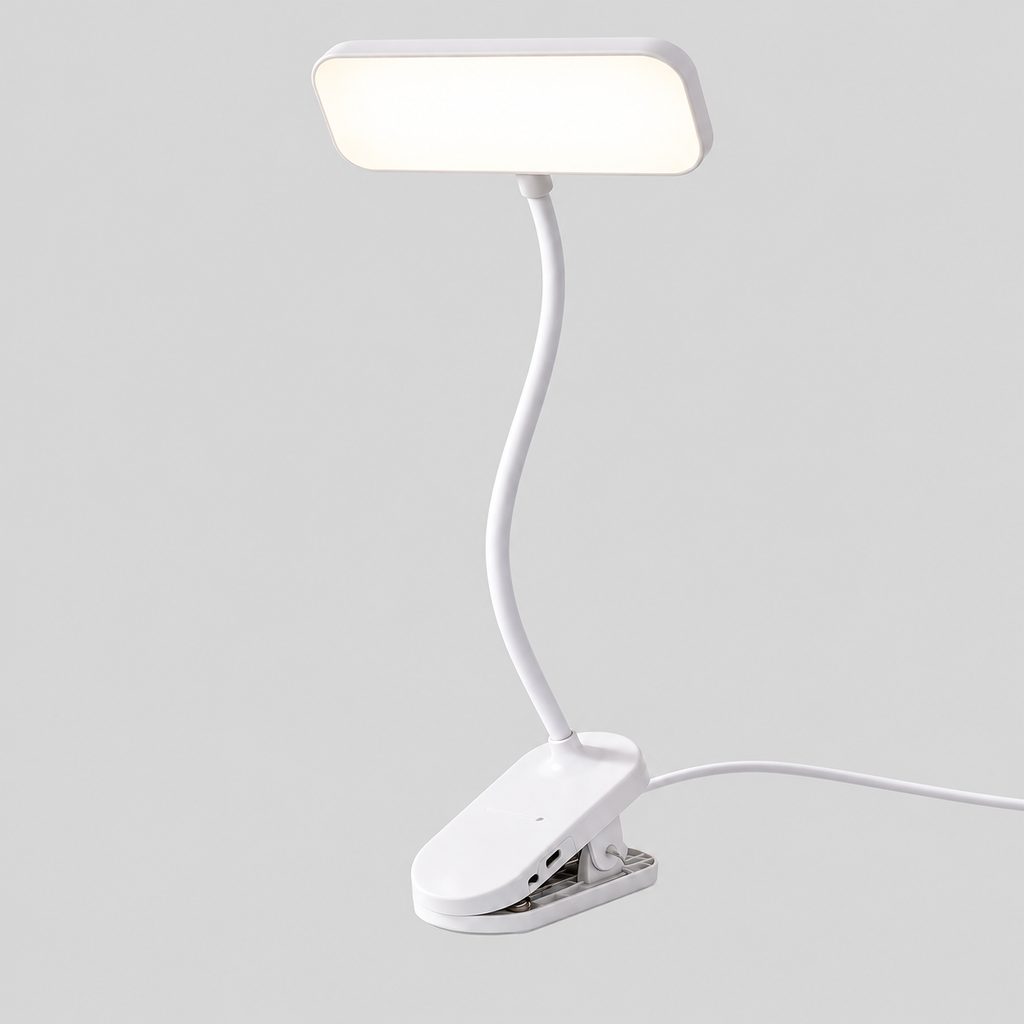 Clipéa | Lampe de bureau LED à pince — produit isolé sur fond gris, arrière-plan retouché.