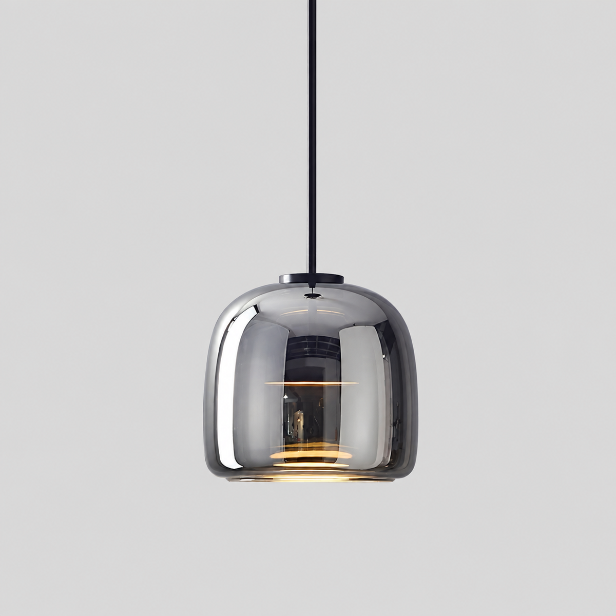 Verréa | Suspension en verre moderne — produit isolé sur fond gris, arrière-plan retouché.