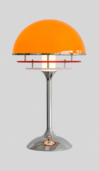 Disco | Lampe de table rétro — Chrome et dôme — produit isolé sur fond gris, arrière-plan retouché.