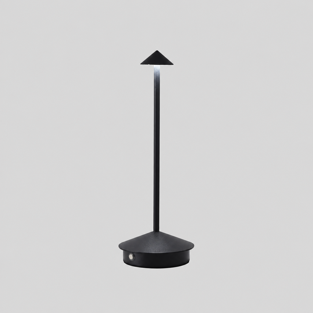 Élancée | Lampe rechargeable — Ligne élancée — produit isolé sur fond gris, arrière-plan retouché.