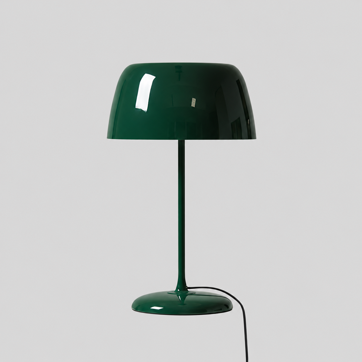 Rétroa | Lampe de table rétro — Abat-jour coloré — produit isolé sur fond gris, arrière-plan retouché.