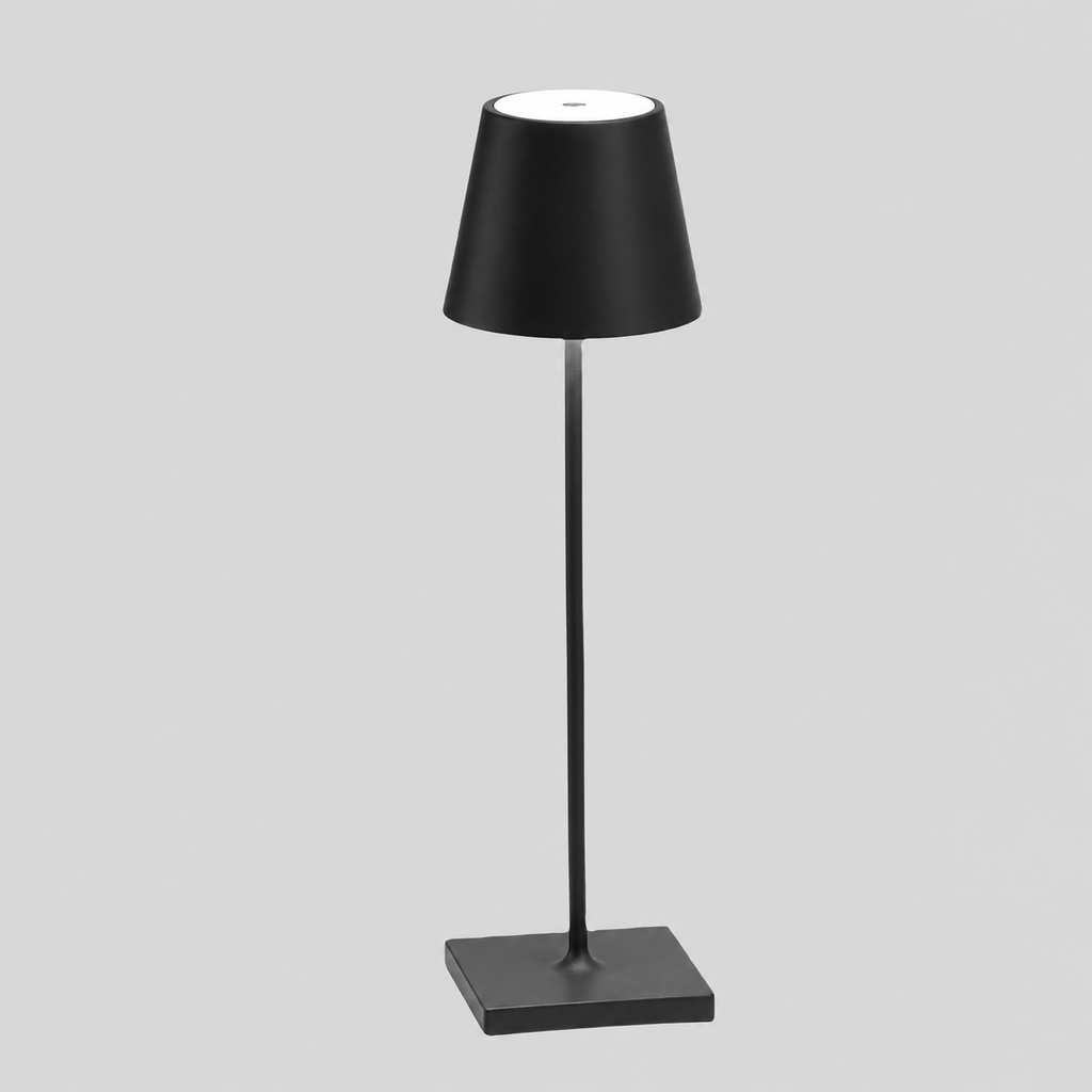 Corolle | Lampe rechargeable — Abat-jour évasé — produit isolé sur fond gris, arrière-plan retouché.