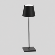 Corolle | Lampe rechargeable — Abat-jour évasé — produit isolé sur fond gris, arrière-plan retouché.