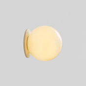 Orbite | Applique globe en verre — Plusieurs formats — produit isolé sur fond gris, arrière-plan retouché.