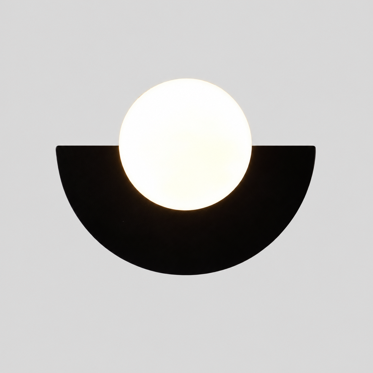 Demi-lune | Applique murale demi-cercle colorée — produit isolé sur fond gris, arrière-plan retouché.