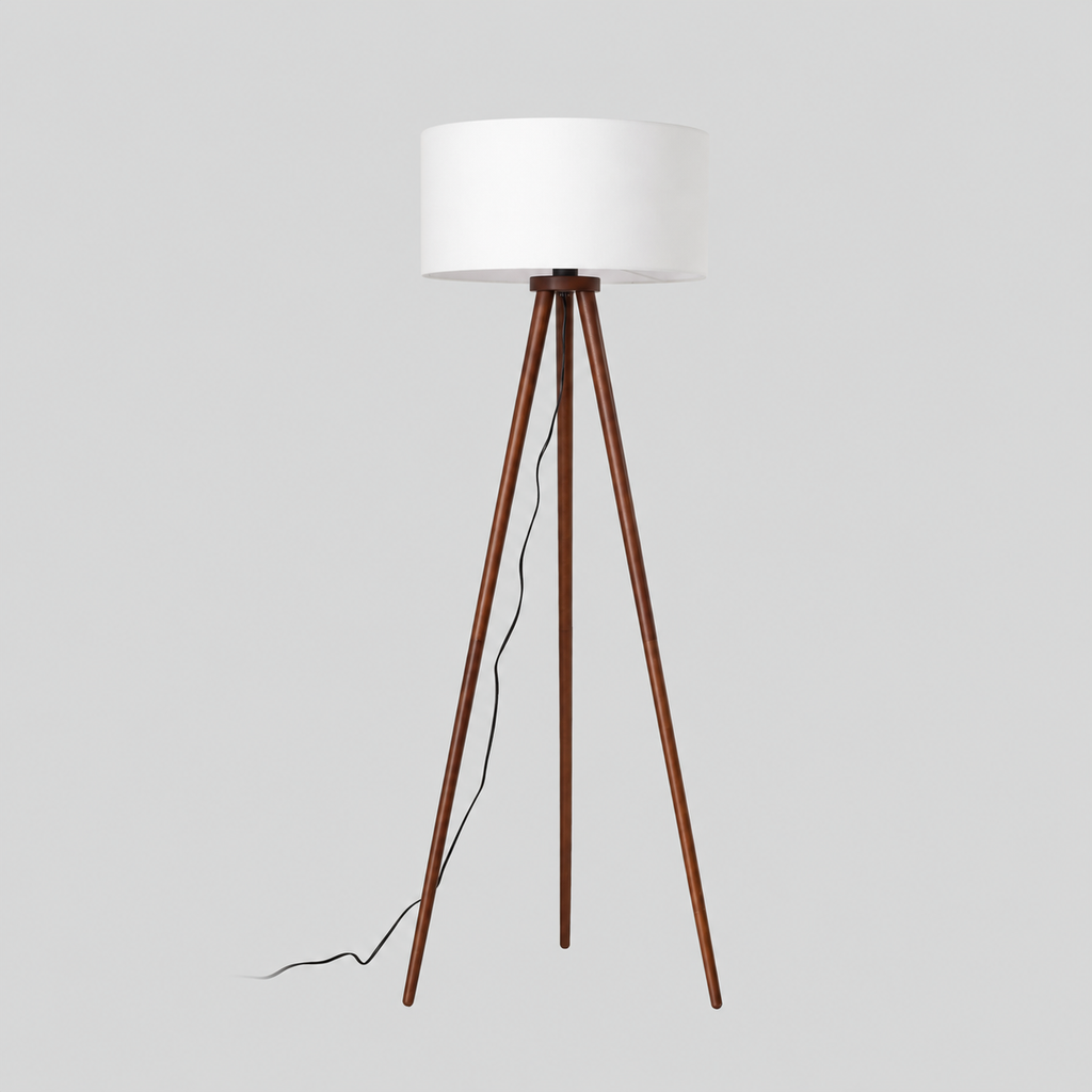 Clairière | Lampe sur pied, blanc, bois de noyer, hauteur 150 cm — produit isolé sur fond gris, arrière-plan retouché.