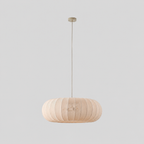 Voilure | Suspension beige, Ø 70 cm, textile, 3 x E27 — produit isolé sur fond gris, arrière-plan retouché.
