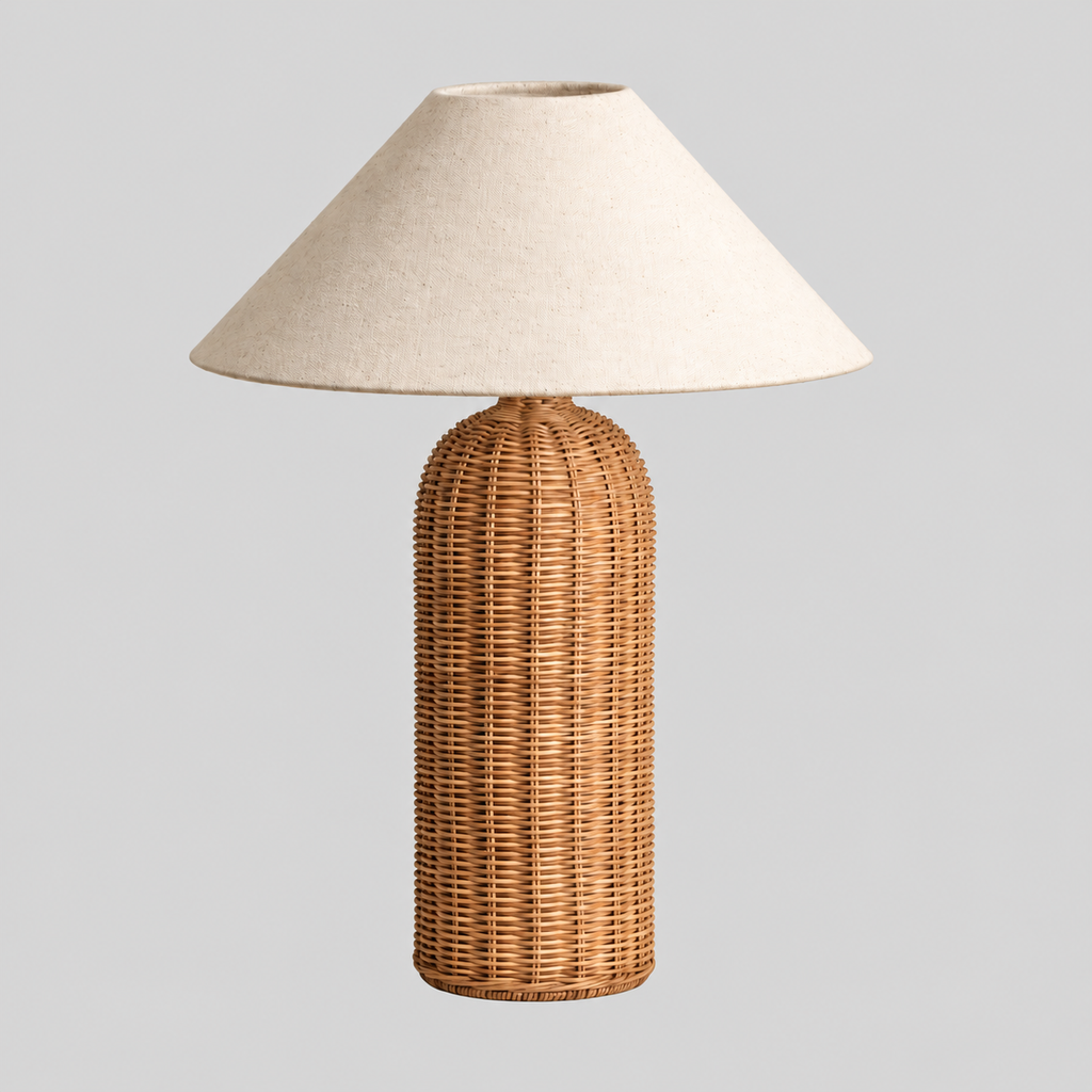 Rotin | Lampe à poser 47 cm — abat-jour en tissu écru — produit isolé sur fond gris, arrière-plan retouché.