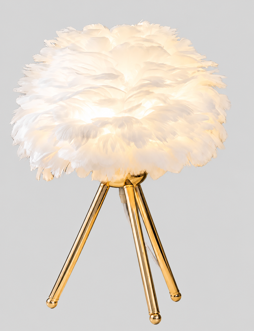 Lampe à poser sur trépied — produit isolé sur fond gris, arrière-plan retouché.