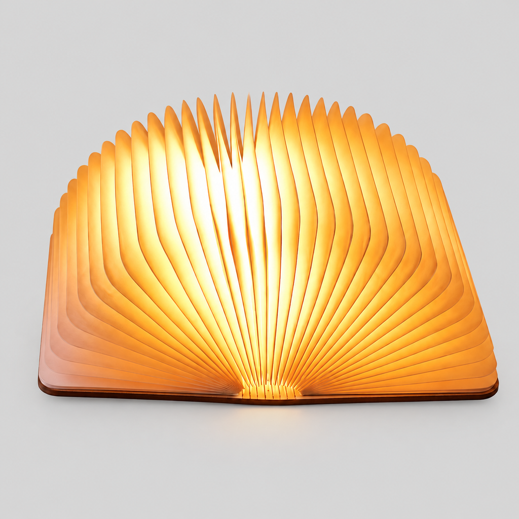 Lampe décorative en forme de livre déployé — produit isolé sur fond gris, arrière-plan retouché.