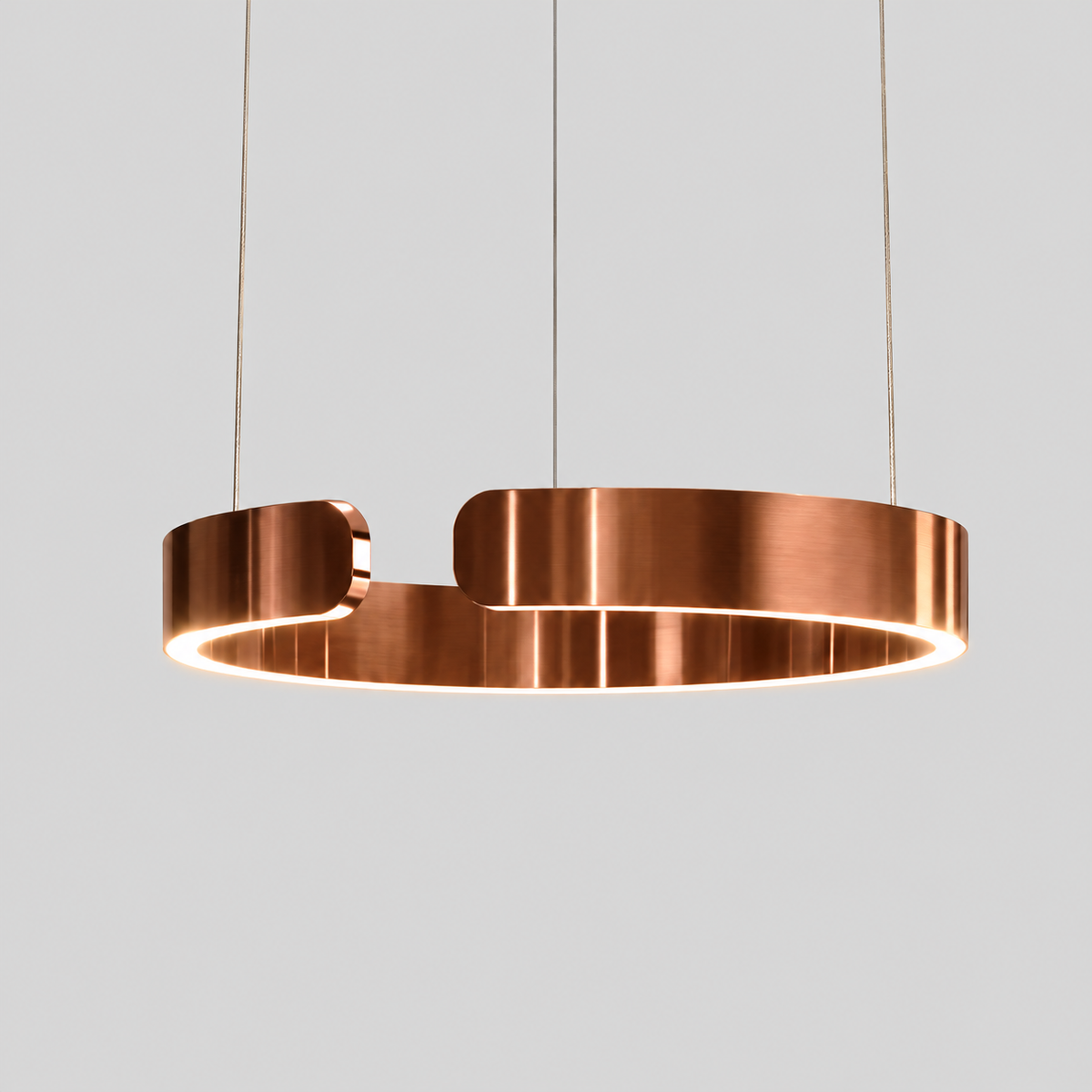 Suspension anneau ouvert — 1 anneau — produit isolé sur fond gris, arrière-plan retouché.