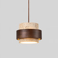 Tavélia — Suspension en travertin et bois — produit isolé sur fond gris, arrière-plan retouché.