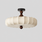 Nocélia — Plafonnier en bois et tissu — produit isolé sur fond gris, arrière-plan retouché.