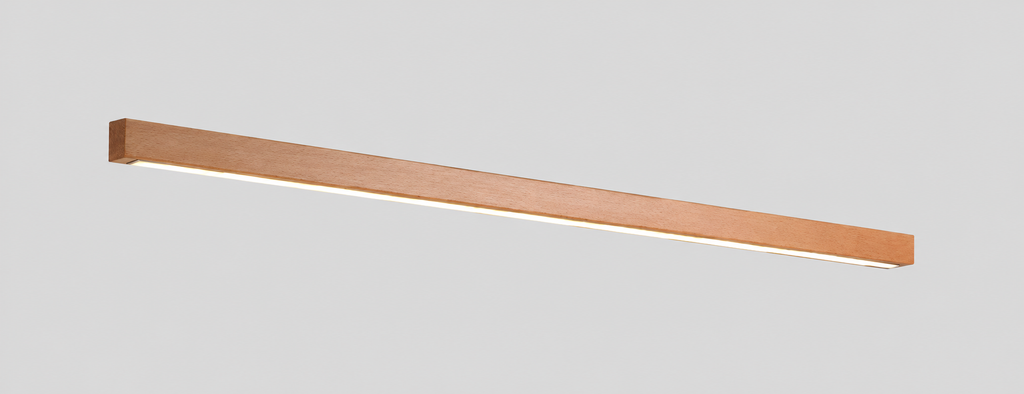 Sylvéline — Applique linéaire en bois — produit isolé sur fond gris, arrière-plan retouché.