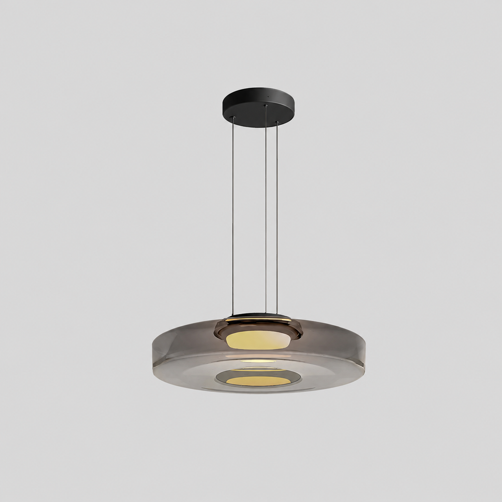 Stratéa — Suspension en verre à plusieurs niveaux — produit isolé sur fond gris, arrière-plan retouché.