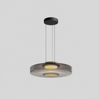 Stratéa — Suspension en verre à plusieurs niveaux — produit isolé sur fond gris, arrière-plan retouché.