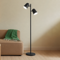 Isara — lampadaire noir à deux lampes, 162 cm, dans un salon