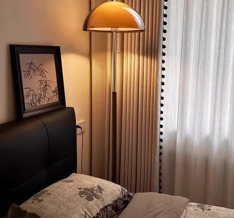 Vue en chambre près des rideaux