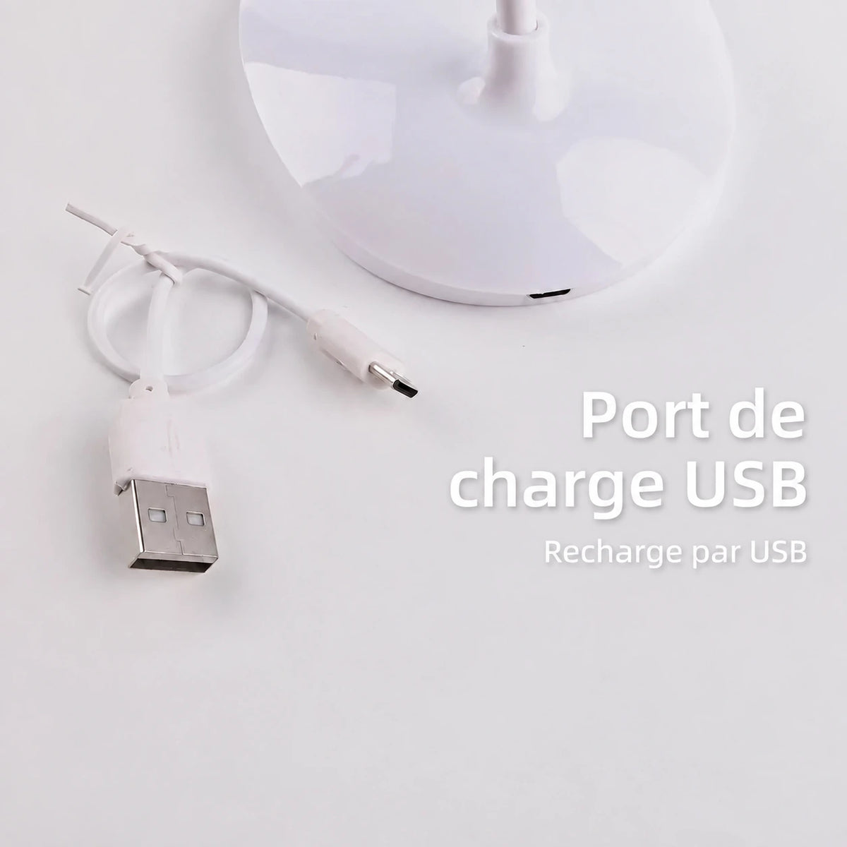 Montage du socle de la lampe LumaDesk, de son câble et de différentes connexions USB.