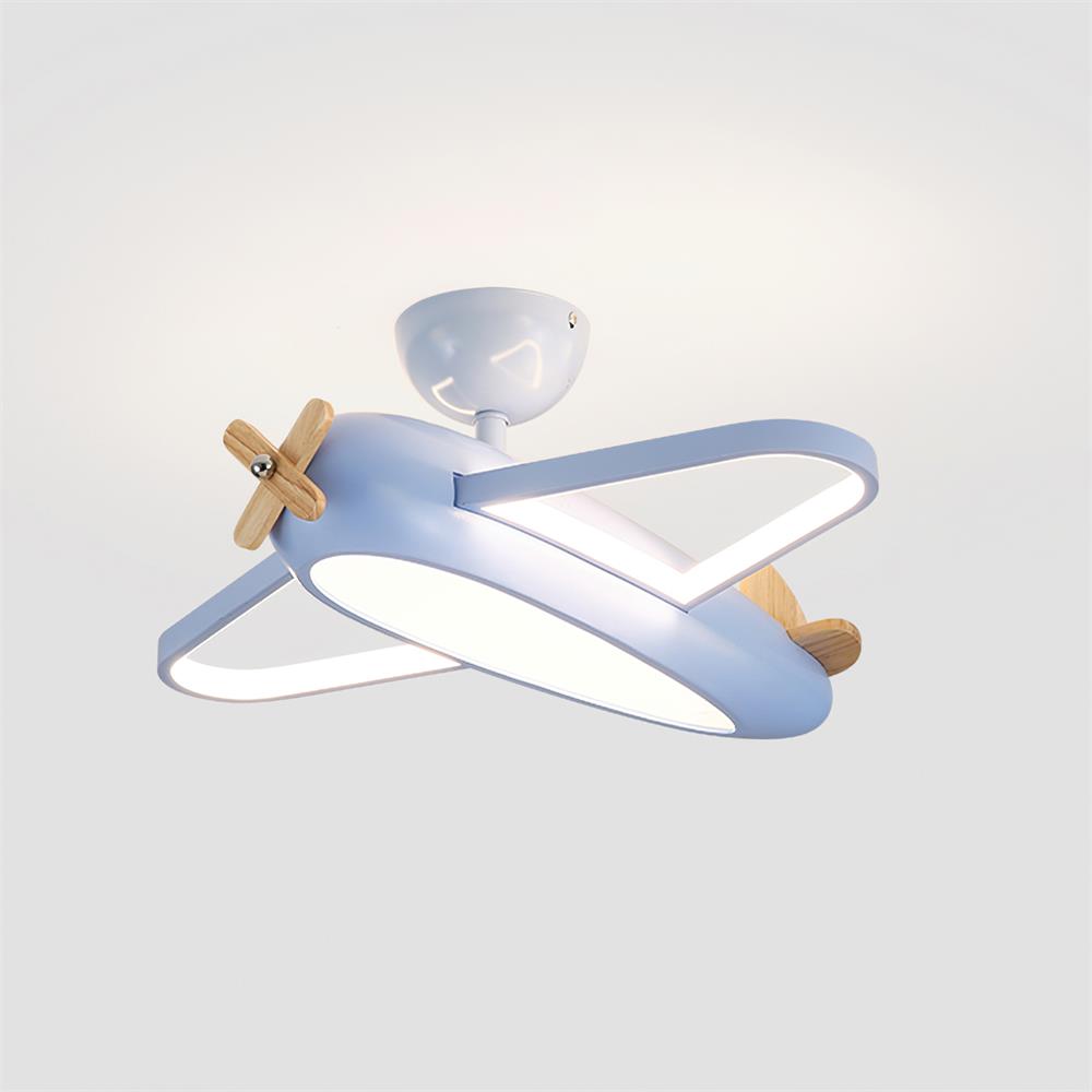 Plafonnier en forme d’avion bleu clair, ailes lumineuses ajourées et hélice en bois.