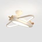 Plafonnier en forme d’avion beige, ailes lumineuses ajourées et hélice en bois.